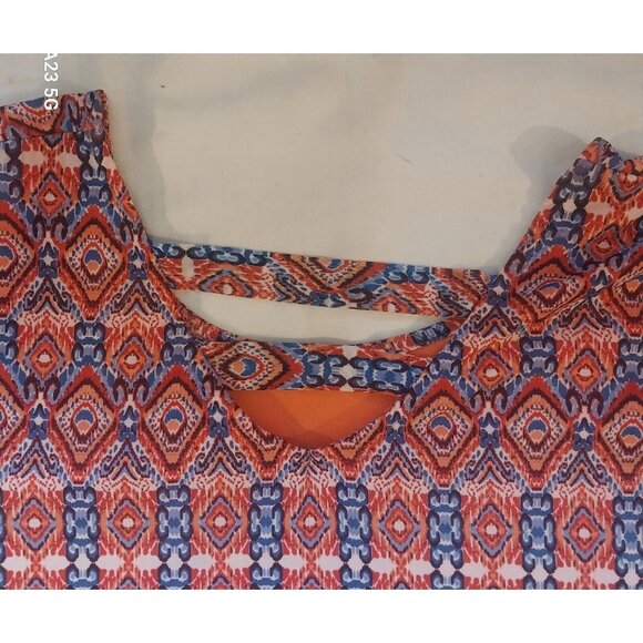 Catherines Womens 30/32W Multi-Color Geometric Print Blouse With Back Cutout Det - Picture 3 of 7